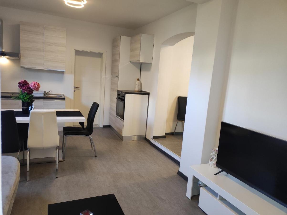 Viktor Rooms And Apartments ロヴィニ エクステリア 写真